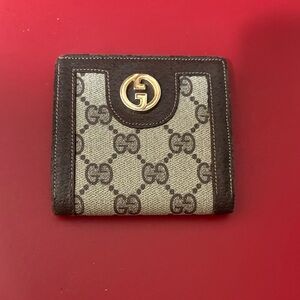 Authentic Gucci GG Pattern Leather bifold men’s Wallet with COA